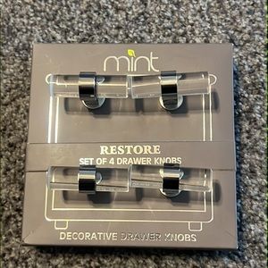 Mint Clear Door Knobs Set of 4 NWT